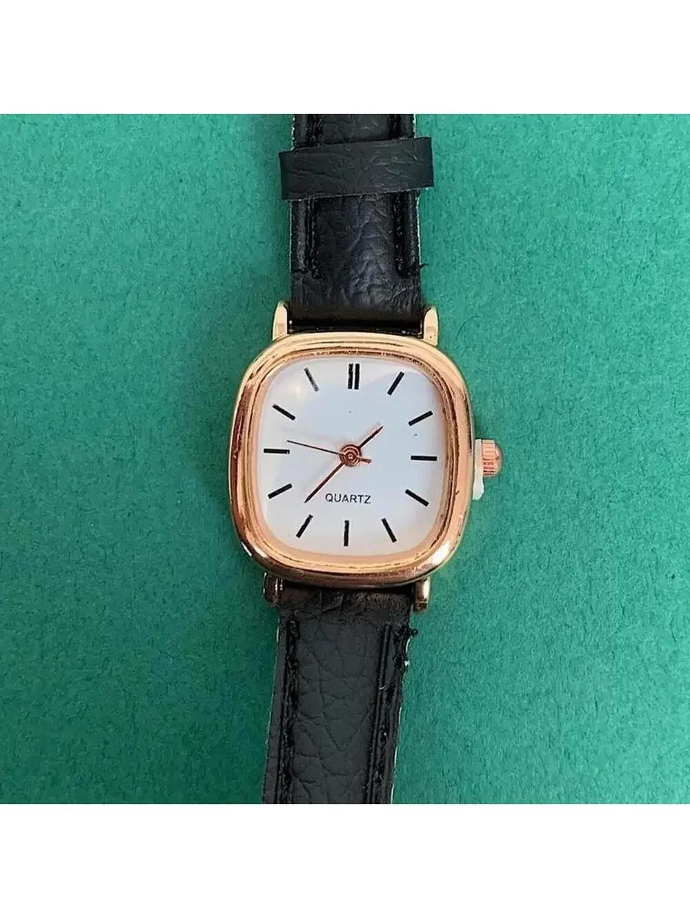 Essential Vintage Style Simple Black Watch. Works Well. Unisex. Magnet Band. $